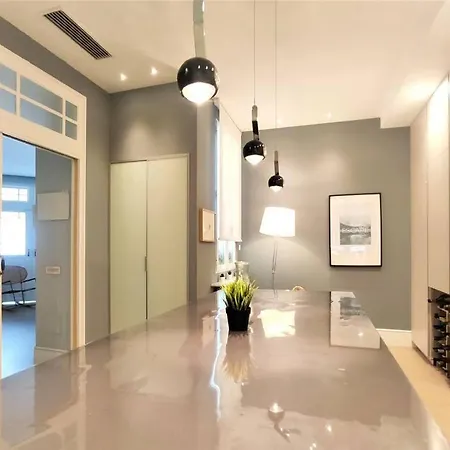 De Lujo Frente Al Mercado Colon. Only Adults Appartement *